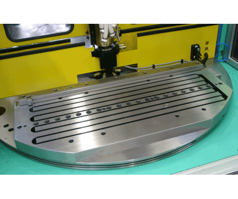 Rotary table with magnetic plate Rotary table with magnetic plate