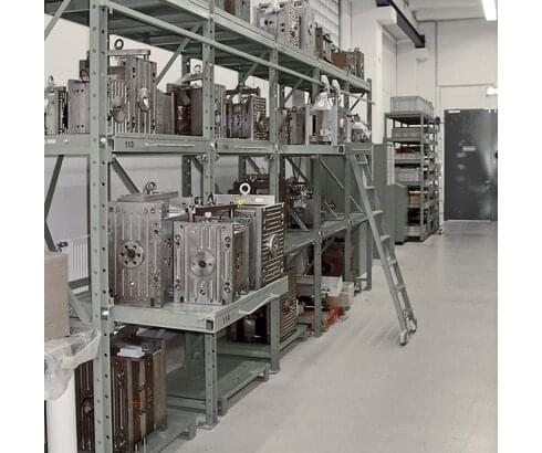 Almacén de troqueles y moldes con extensiones completas